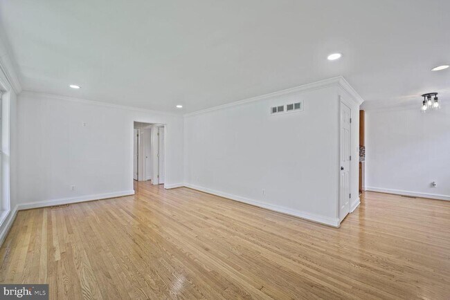 Foto del edificio - 10213 Duvawn Pl