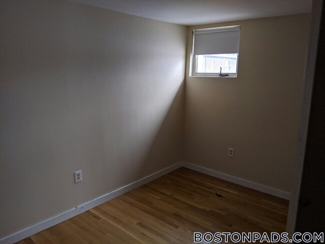 Building Photo - 385 Dorchester St