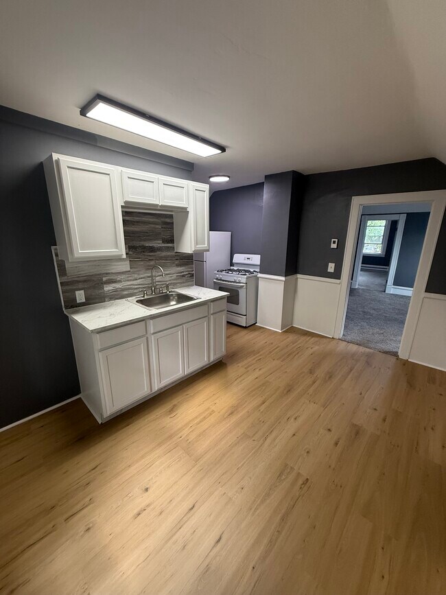 Foto del edificio - 447 Emerald Ave NE