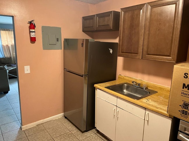 Foto del edificio - 1649 W 26th St