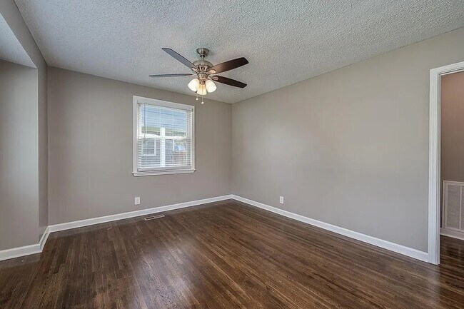 Foto del edificio - 1985 Carloss Dr