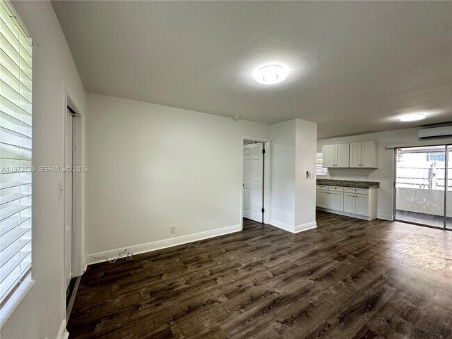 Foto del edificio - 2221 Monroe St