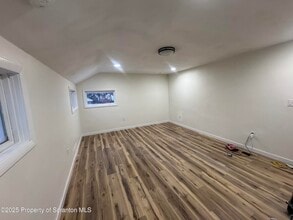 Building Photo - 638 Pear St