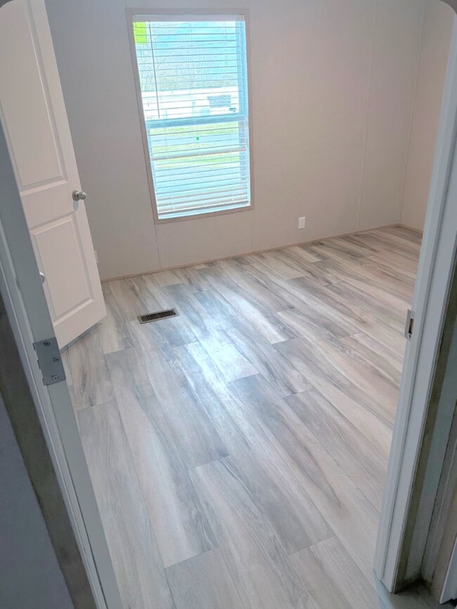 Building Photo - 310 Karlee Dr