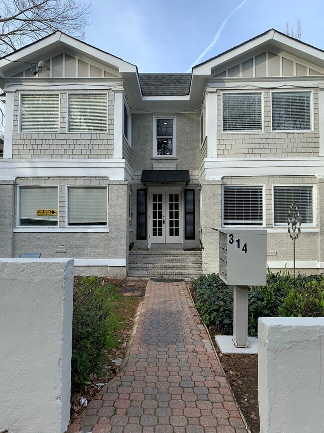 Building Photo - 314 5th St NE