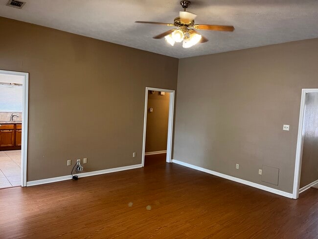 Building Photo - 4009 Hunter Creek Dr