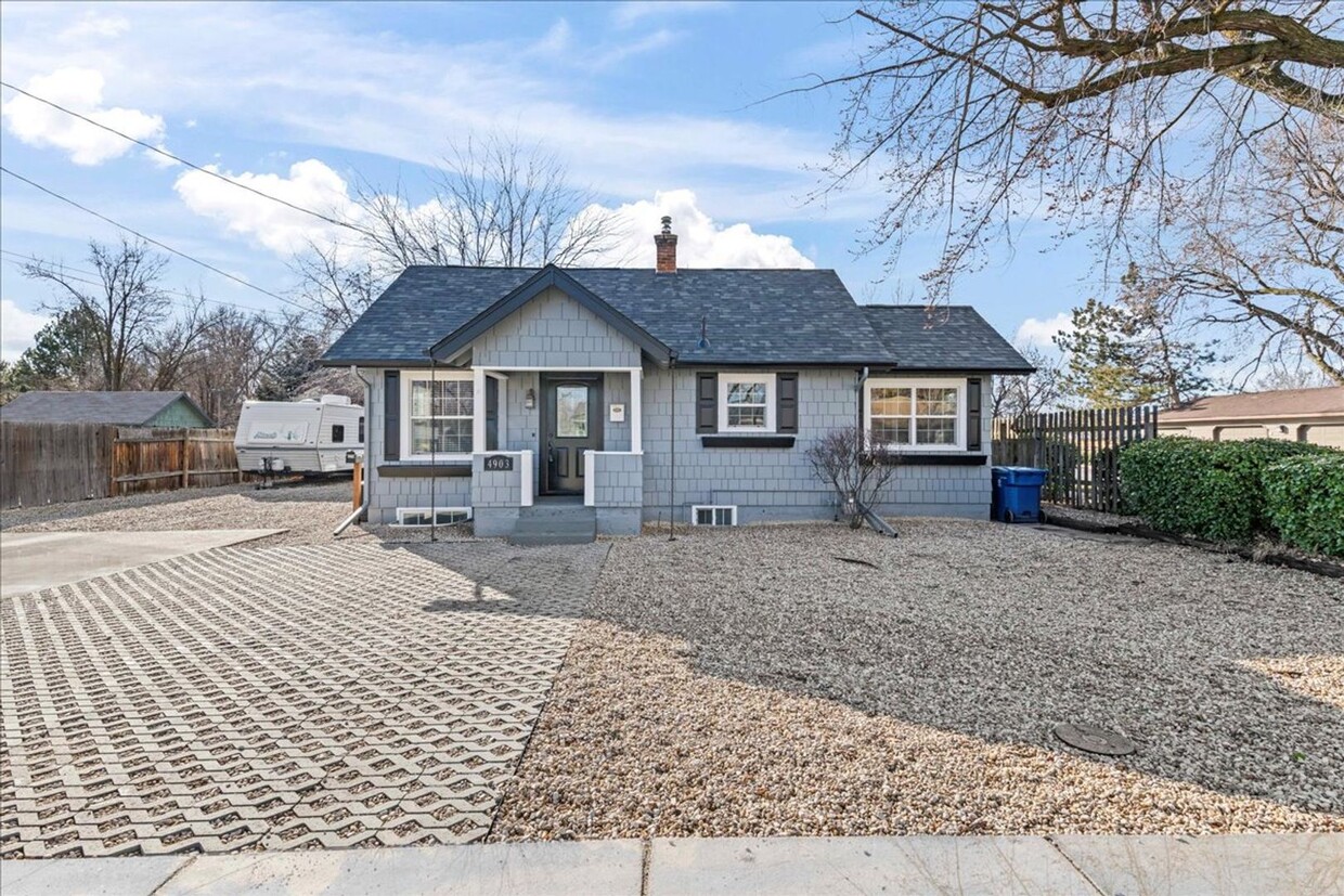 Primary Photo - Beautiful 3 Bedroom 3 Bathroom Home on the...