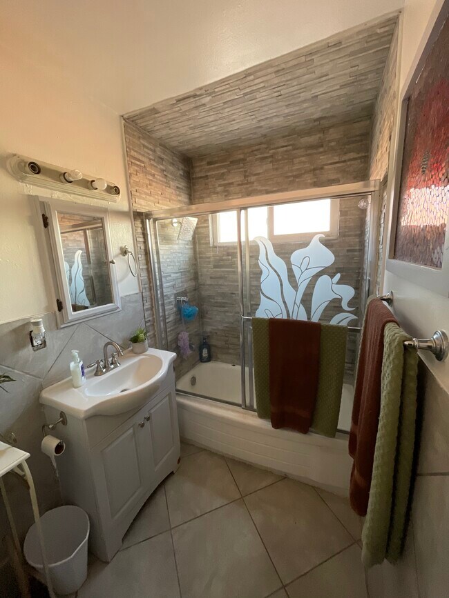 Building Photo - 7011 Conejo Dr