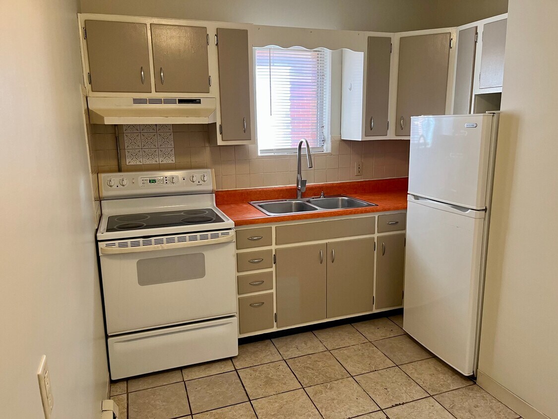 Primary Photo - 237 Robinhood Ln