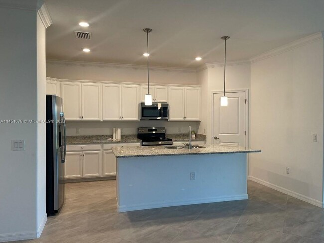 Building Photo - 14617 Cantabria Dr