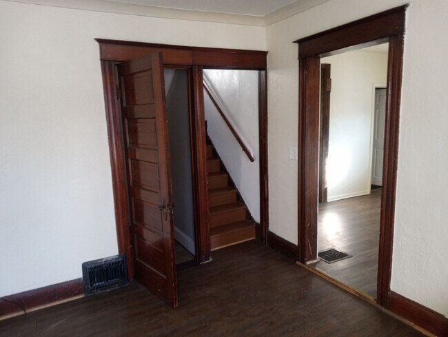 Foto del edificio - 220 E Pearl St