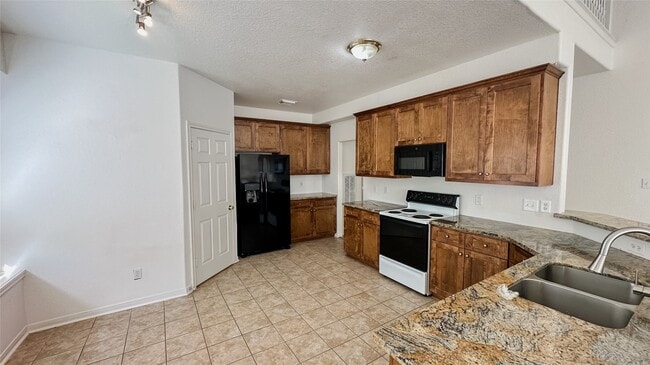 Foto del edificio - 13433 Hidden Valley Dr