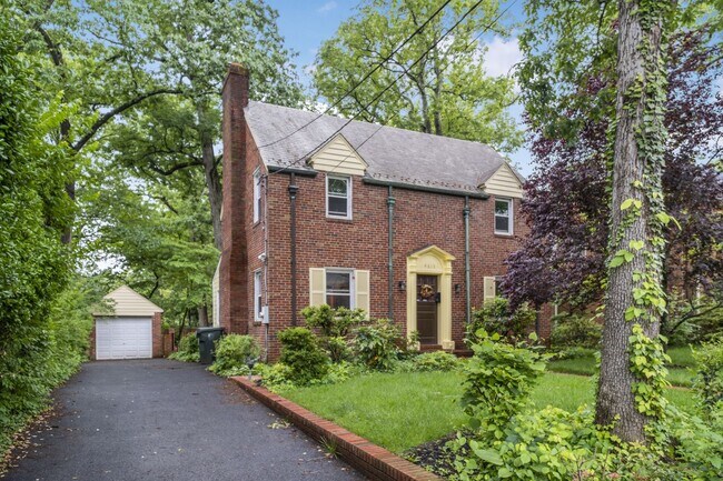 Photo - Beautiful Updated 3 BR/2.5 BA single-Famil... House