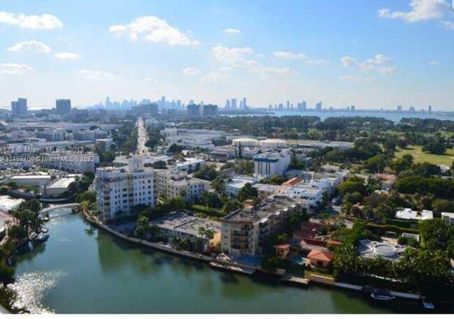 Building Photo - 2555 Collins Ave