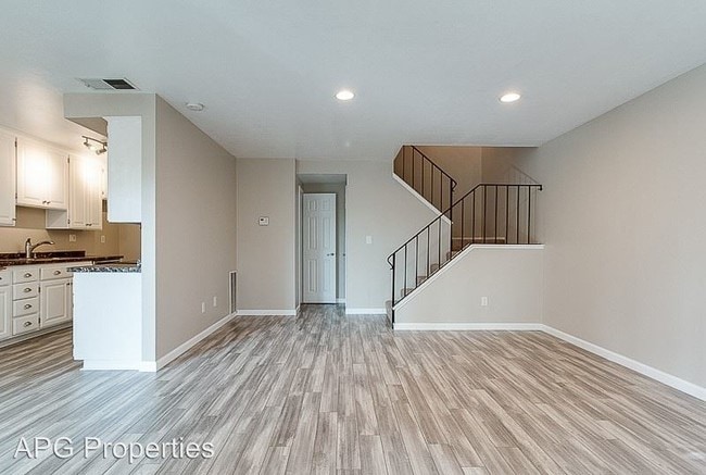 Building Photo - 3 br, 1.5 bath House - 401 N Beth St Unit C