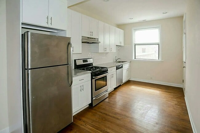 Building Photo - 1831 W Leland Ave