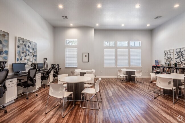 Centro comunitario - Park at Woodland Springs Apartments- Income R