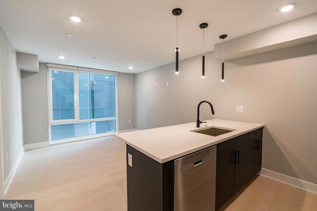 Foto del edificio - 6604 Ridge Ave