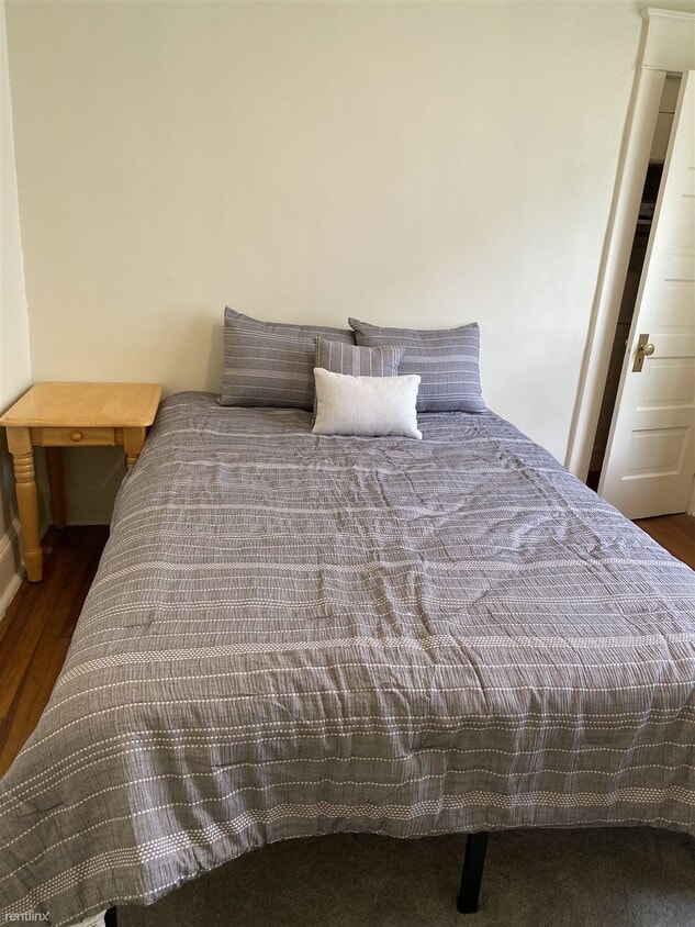 2 br, 1 bath Duplex 1045 North ster A... Townhome Rentals in