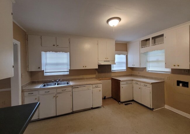 Kitchen - 1708 12th Ave