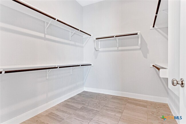 Building Photo - 620 Carriage House
