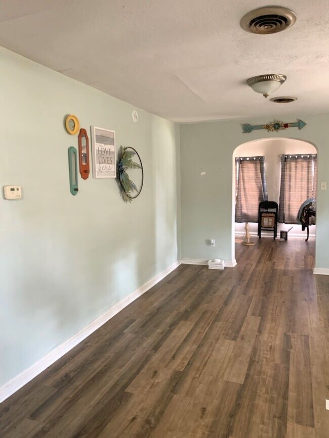 Foto del edificio - Two Bedroom Home in Quiet Neighborhood