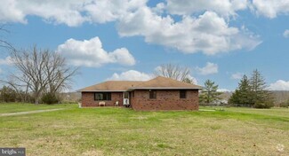 Building Photo - 25 Colonial Dr