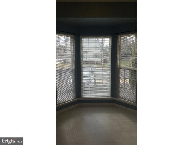 Building Photo - 140 Creekmont Ct