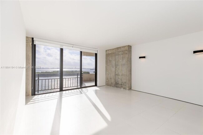 Foto del edificio - 720 NE 69th St