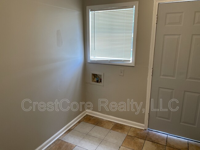 Building Photo - 1825 Castalia St