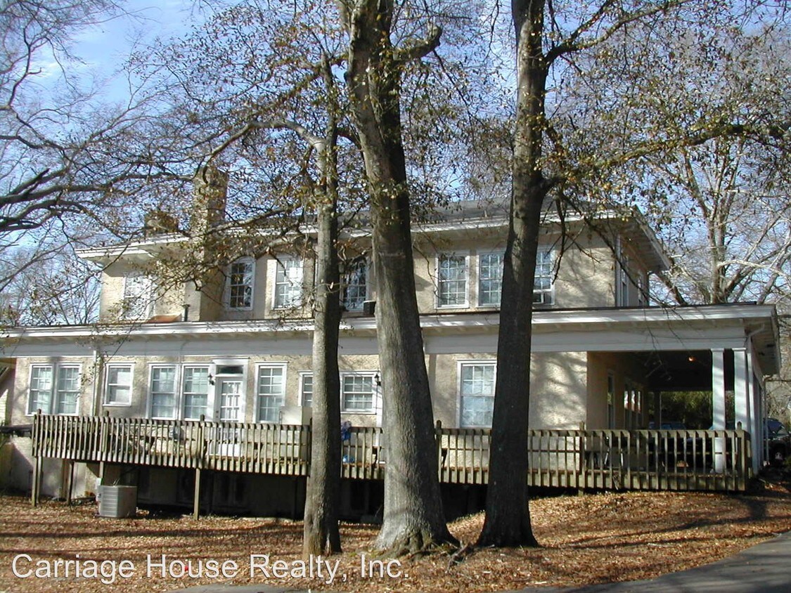 Building Photo - 6 br, 2.5 bath House - 640 Pinecrest Dr