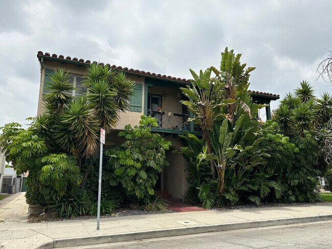 Foto del edificio - 1825 N Edgemont St
