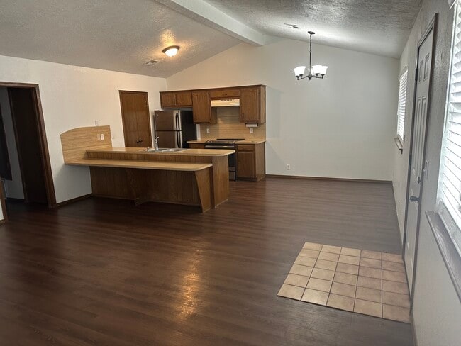 Building Photo - 1508 E Proctor Ave