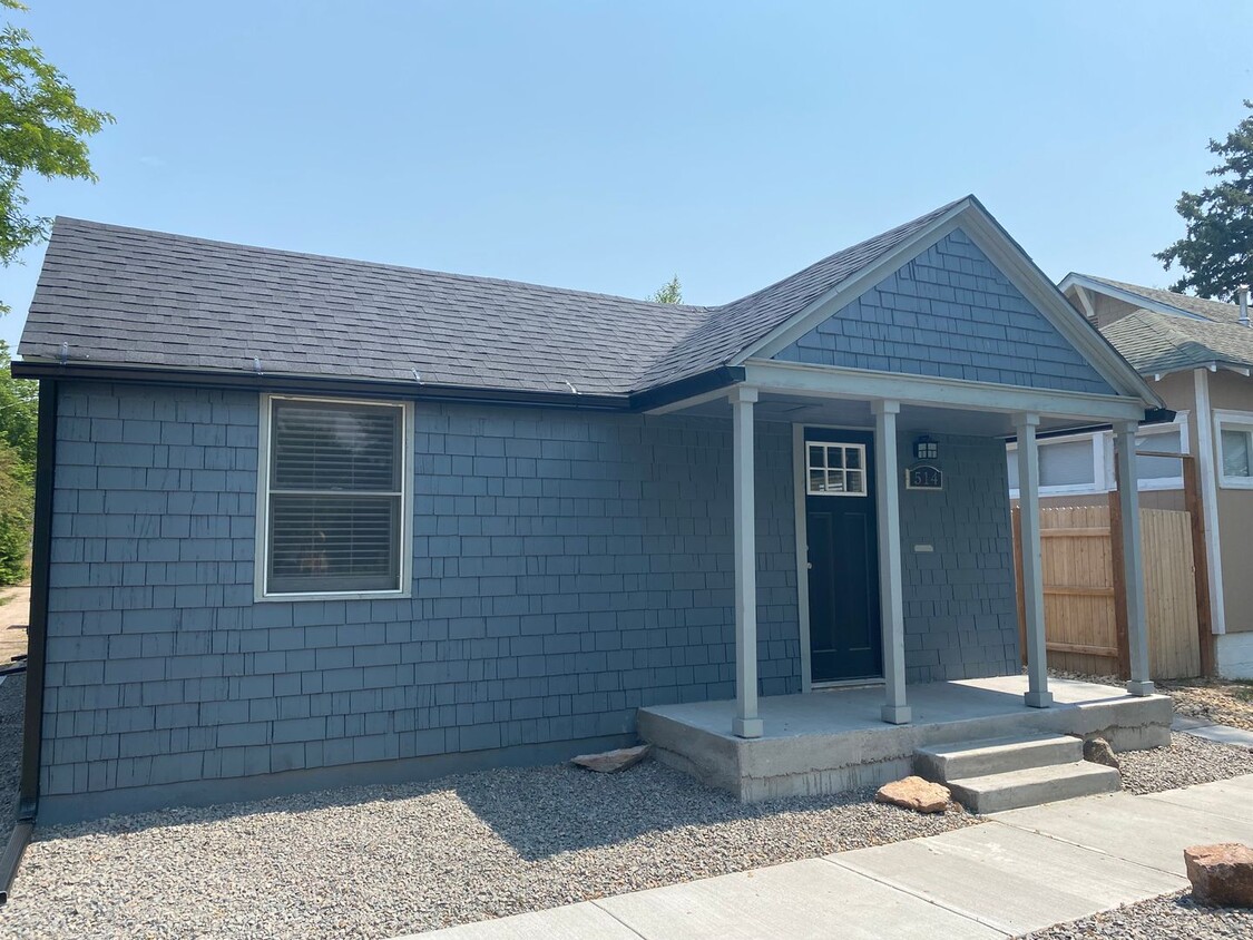 Foto principal - Adorable 1 bedroom remodeled home! Availab...