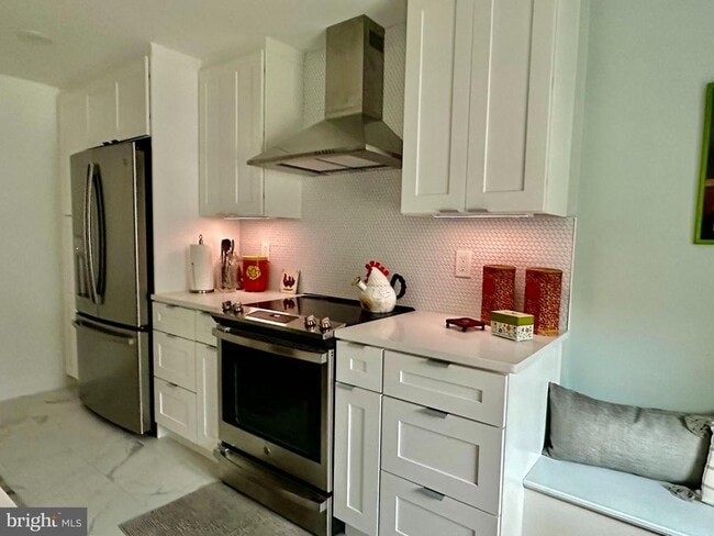 Building Photo - 1334 Montgomery Ave