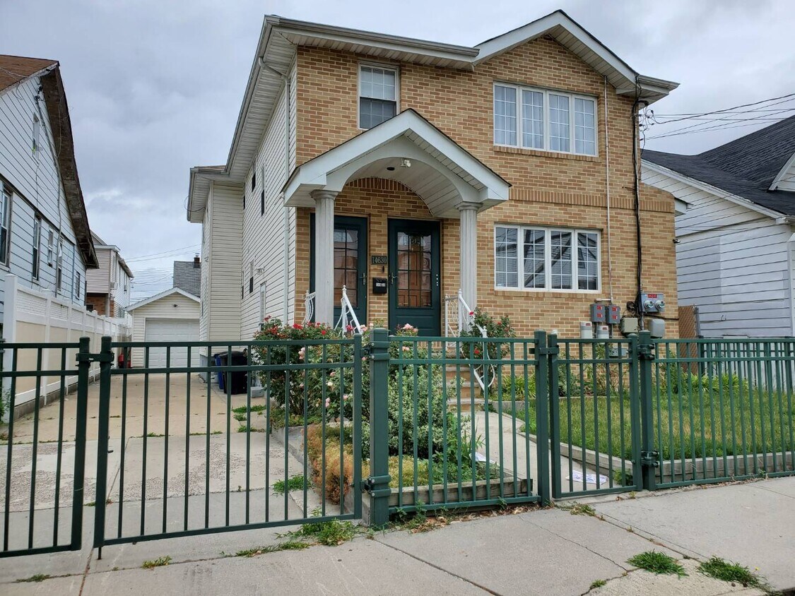 14729 Springfield Ln Unit 2, Queens, NY 11413 Room for Rent in