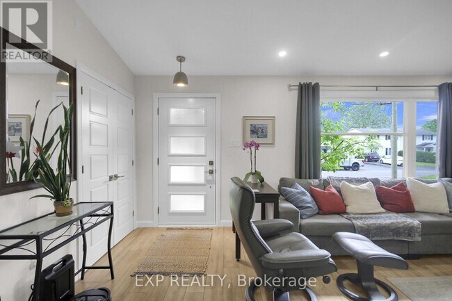 Building Photo - 1447 Maxime St
