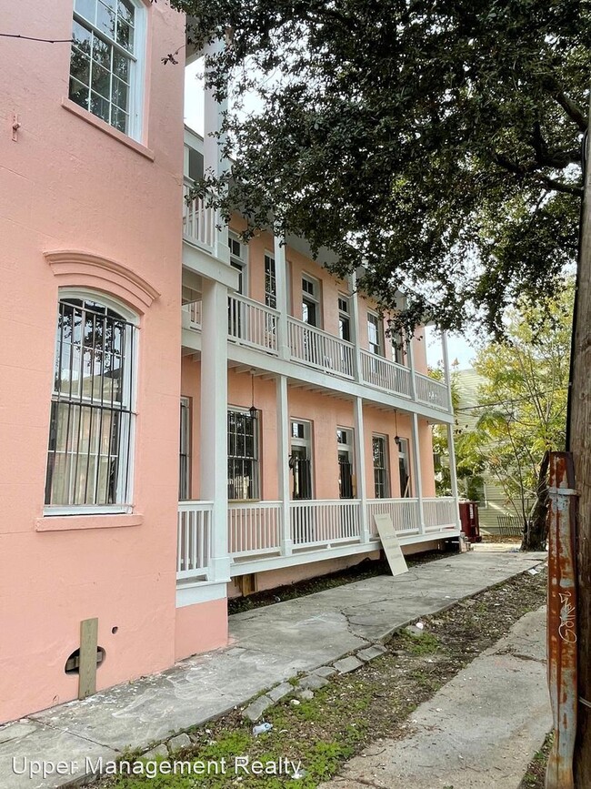 Building Photo - 2 br, 1 bath Apartment - 2103- 05 Baronne ...