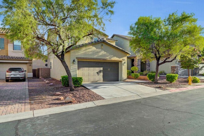 Foto del edificio - Charming 3-Bedroom Two-Story Home in Gated...