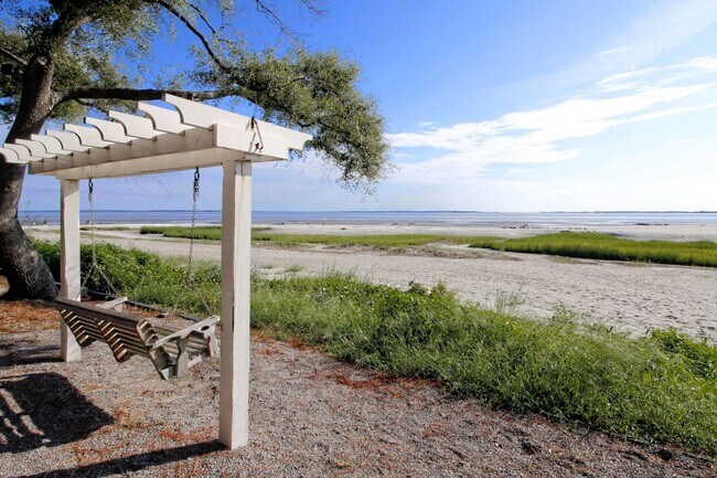 Foto del edificio - FULLY FURNISHED NORTH END HILTON HEAD CONDO – AVAILABLE NOW