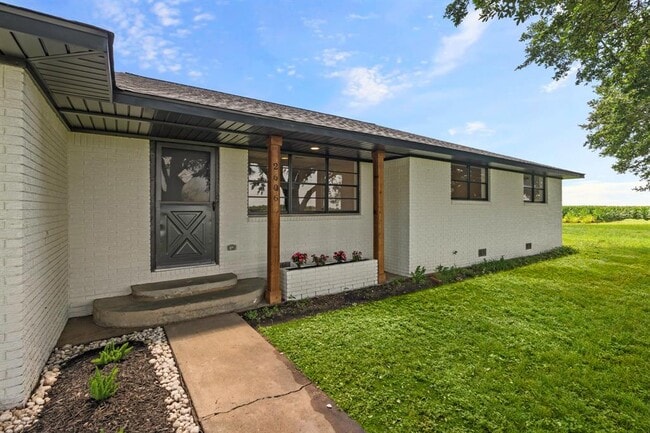 Building Photo - 2606 Long Ln
