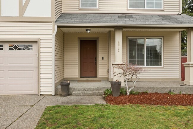 Building Photo - 3 bed 2.5 bath updated home in Tumwater School District - 2300 sq.ft. - fenced back yard.