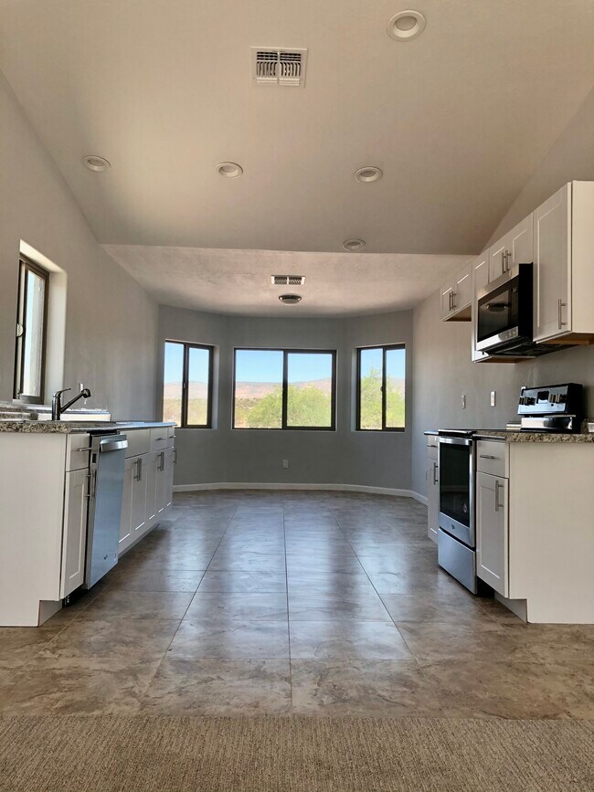 Foto del edificio - 4630 N Forestglen Rd