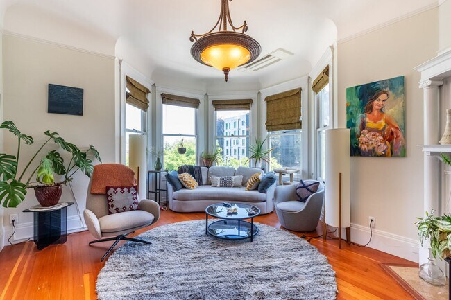 Foto del edificio - Elegant 4BR/2BA Full Floor Luxury Flat! La...