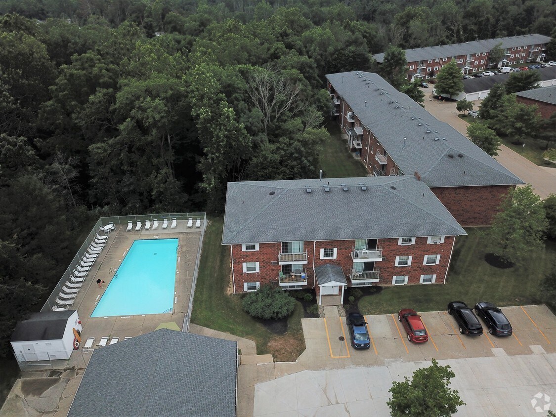 Walnut Hill Apartments in North Royalton, OH