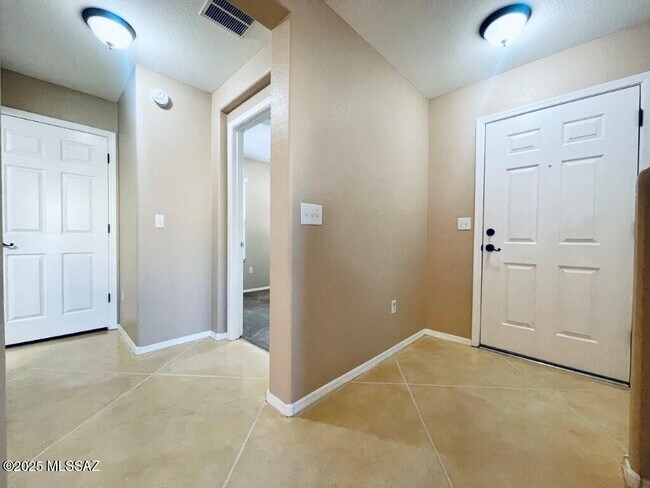 Foto del edificio - 2736 N Neruda Ln