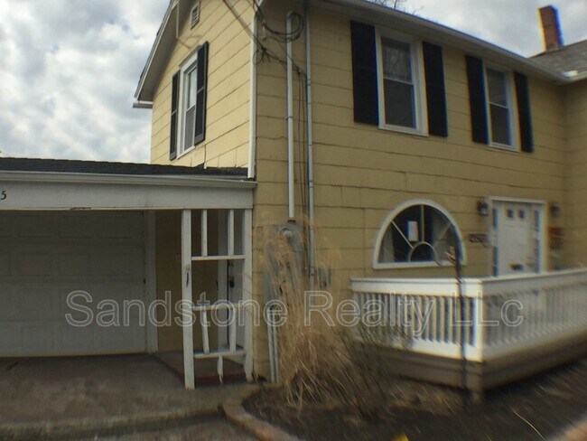 Foto del edificio - 43215 N Ridge Rd