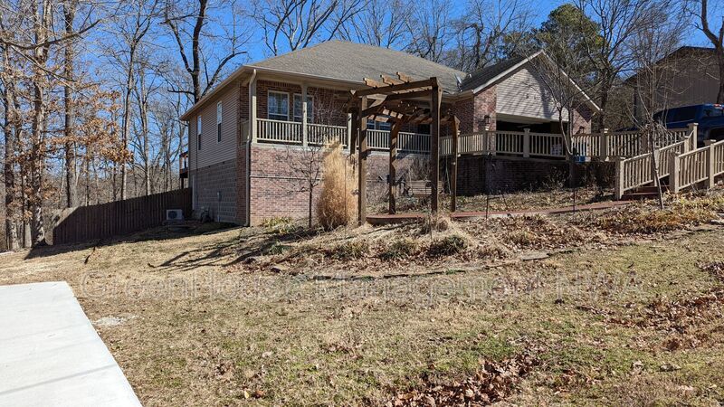 Primary Photo - 6 Knowle Ln