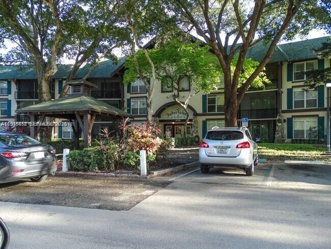 Foto del edificio - 3720 Inverrary Dr