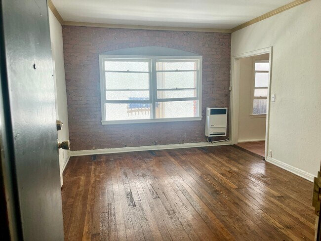 Building Photo - 545 S Hobart Blvd